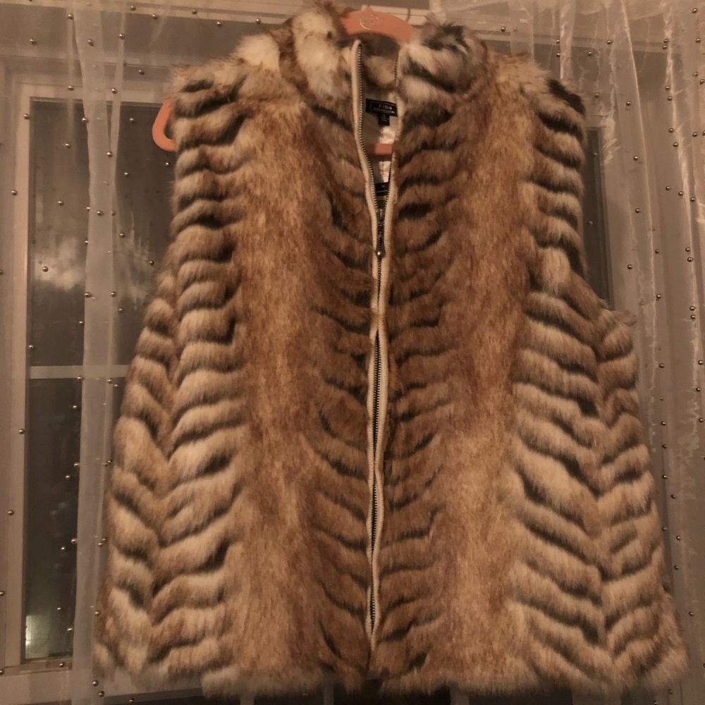Faux fur vest - tan and white!